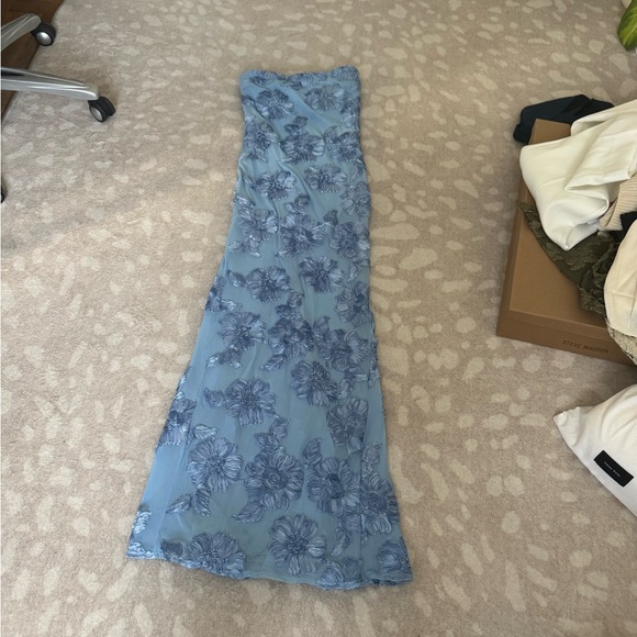 Rotate Elegant Blue Floral Strapless Dress - Picture 2 of 6